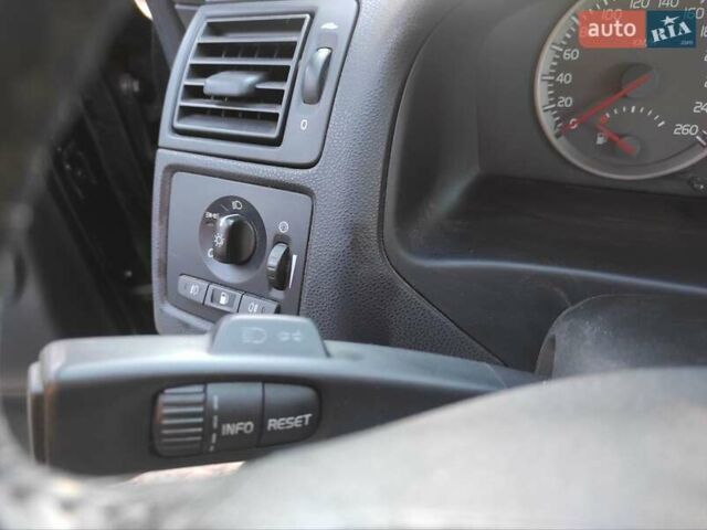 Чорний Вольво S40, об'ємом двигуна 2.5 л та пробігом 290 тис. км за 7000 $, фото 9 на Automoto.ua