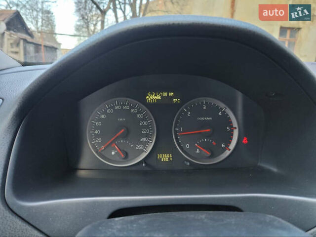 Черный Вольво С40, объемом двигателя 2 л и пробегом 328 тыс. км за 4400 $, фото 1 на Automoto.ua