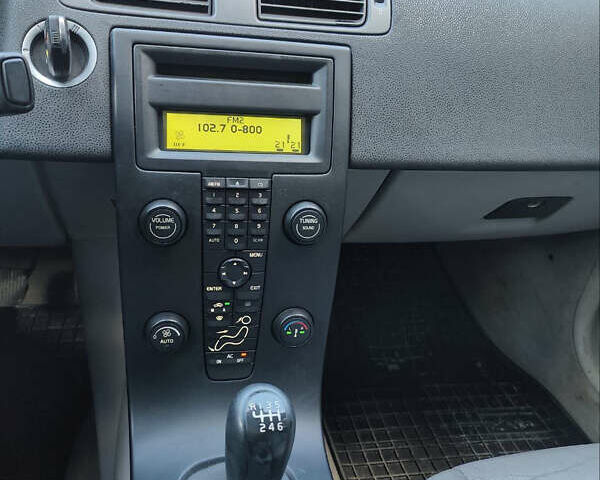 Черный Вольво С40, объемом двигателя 2 л и пробегом 328 тыс. км за 4400 $, фото 4 на Automoto.ua