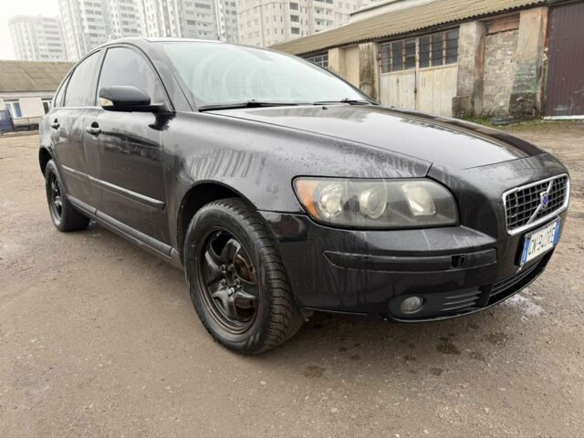 Черный Вольво С40, объемом двигателя 2 л и пробегом 247 тыс. км за 2500 $, фото 3 на Automoto.ua