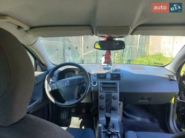 Чорний Вольво S40, об'ємом двигуна 2 л та пробігом 380 тис. км за 5000 $, фото 4 на Automoto.ua