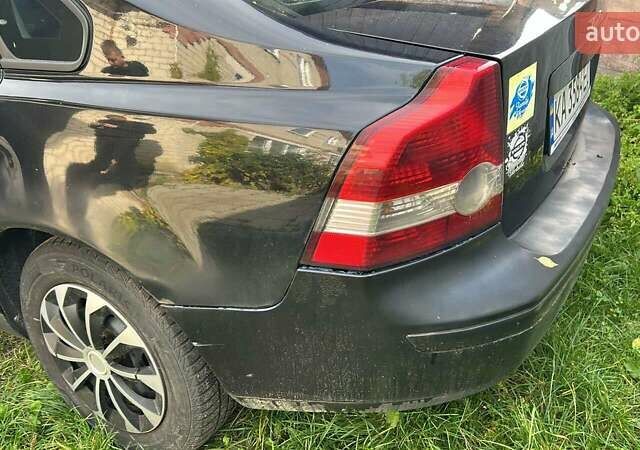 Черный Вольво С40, объемом двигателя 1.6 л и пробегом 319 тыс. км за 5300 $, фото 4 на Automoto.ua