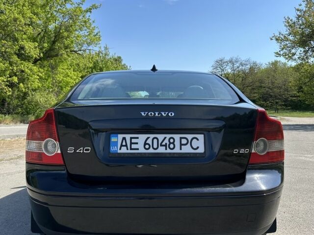 Вольво С40 2006 в Днепре (Днепропетровске) на Automoto.ua Черный Вольво С40, объемом двигателя 2 л и пробегом 200 тыс. км за 6100 $, фото 3 на Automoto.ua