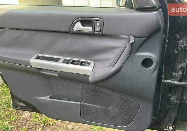 Черный Вольво С40, объемом двигателя 1.6 л и пробегом 319 тыс. км за 5300 $, фото 6 на Automoto.ua