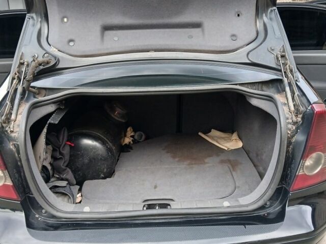 Черный Вольво С40, объемом двигателя 1.6 л и пробегом 220 тыс. км за 5500 $, фото 11 на Automoto.ua