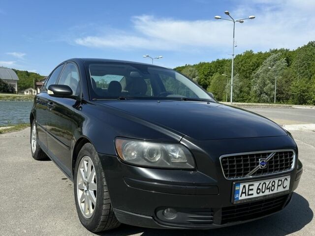 Вольво С40 2006 в Днепре (Днепропетровске) на Automoto.ua Черный Вольво С40, объемом двигателя 2 л и пробегом 200 тыс. км за 6100 $, фото 1 на Automoto.ua