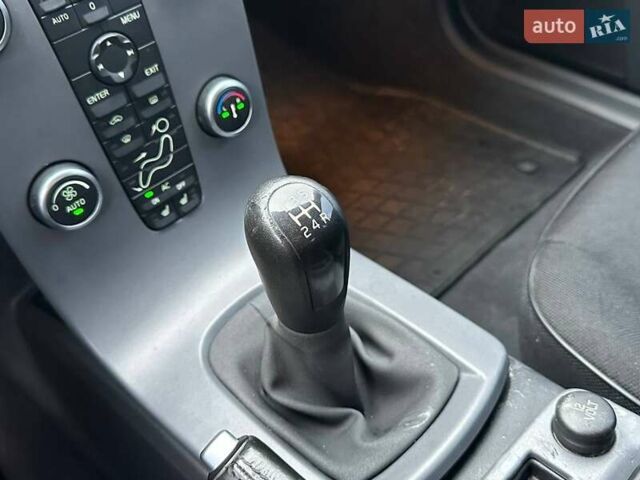 Черный Вольво С40, объемом двигателя 1.6 л и пробегом 51 тыс. км за 6300 $, фото 23 на Automoto.ua