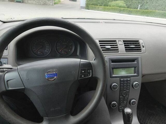 Черный Вольво С40, объемом двигателя 1.8 л и пробегом 207 тыс. км за 7400 $, фото 2 на Automoto.ua