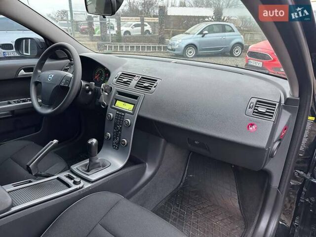 Черный Вольво С40, объемом двигателя 1.6 л и пробегом 51 тыс. км за 6300 $, фото 34 на Automoto.ua