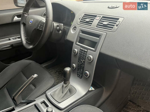 Чорний Вольво S40, об'ємом двигуна 1.6 л та пробігом 157 тис. км за 7000 $, фото 9 на Automoto.ua