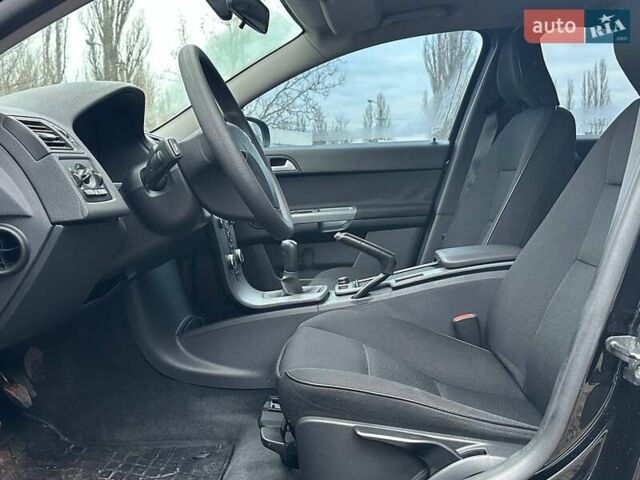 Черный Вольво С40, объемом двигателя 1.6 л и пробегом 51 тыс. км за 6300 $, фото 12 на Automoto.ua