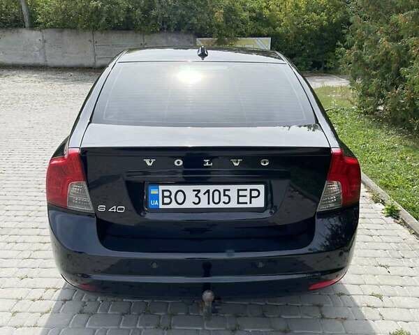 Черный Вольво С40, объемом двигателя 1.6 л и пробегом 263 тыс. км за 7200 $, фото 4 на Automoto.ua