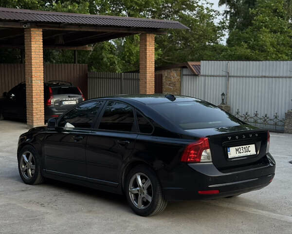 Черный Вольво С40, объемом двигателя 1.56 л и пробегом 286 тыс. км за 8000 $, фото 3 на Automoto.ua