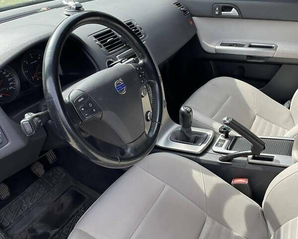 Черный Вольво С40, объемом двигателя 1.6 л и пробегом 263 тыс. км за 7200 $, фото 10 на Automoto.ua