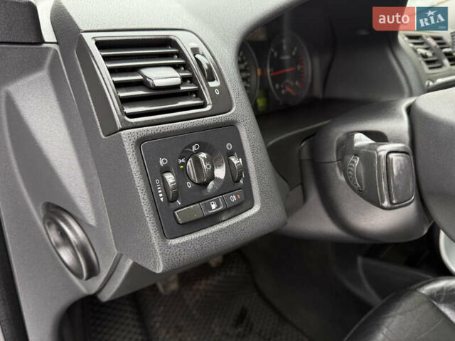 Черный Вольво С40, объемом двигателя 1.6 л и пробегом 266 тыс. км за 8950 $, фото 29 на Automoto.ua