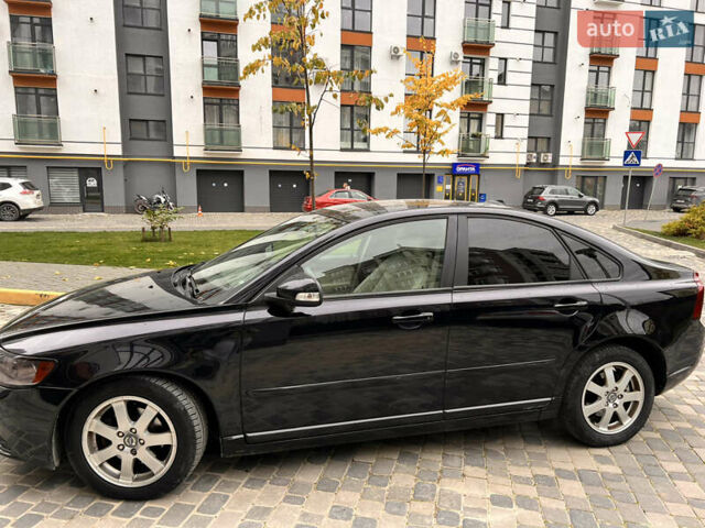 Черный Вольво С40, объемом двигателя 1.56 л и пробегом 224 тыс. км за 8200 $, фото 3 на Automoto.ua