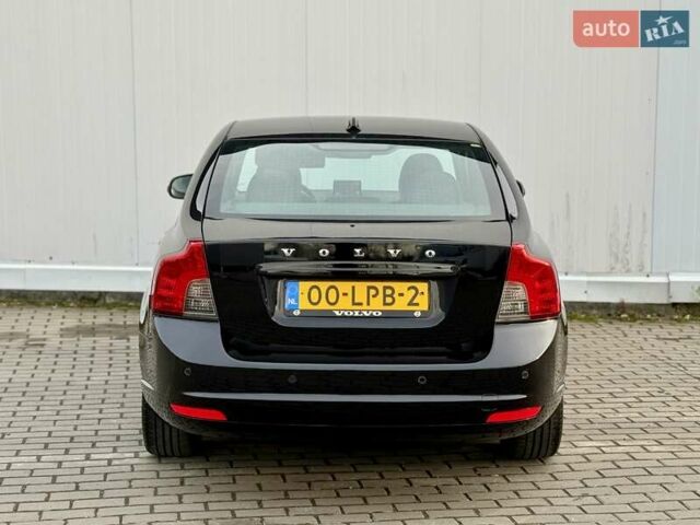 Черный Вольво С40, объемом двигателя 1.6 л и пробегом 236 тыс. км за 8750 $, фото 5 на Automoto.ua