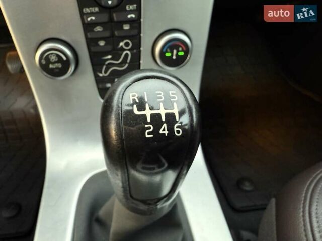 Черный Вольво С40, объемом двигателя 1.6 л и пробегом 236 тыс. км за 8750 $, фото 42 на Automoto.ua