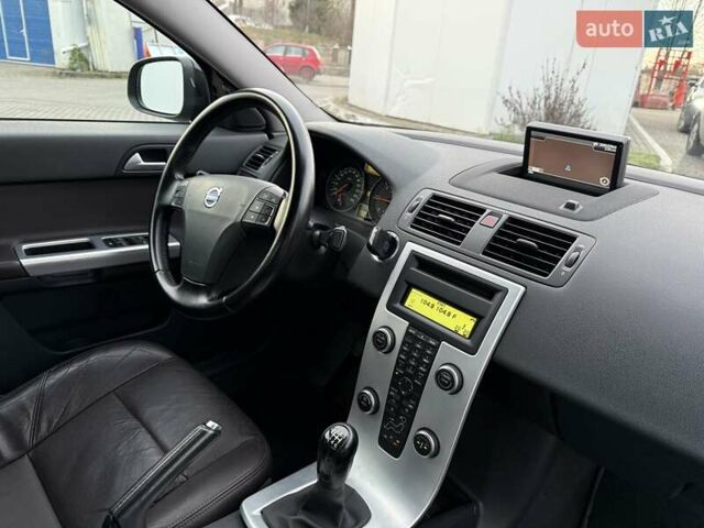 Черный Вольво С40, объемом двигателя 1.6 л и пробегом 236 тыс. км за 8750 $, фото 26 на Automoto.ua