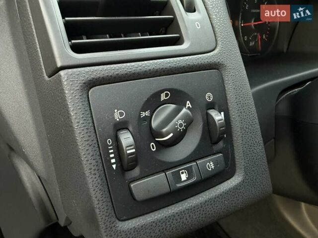 Черный Вольво С40, объемом двигателя 1.6 л и пробегом 236 тыс. км за 8750 $, фото 46 на Automoto.ua