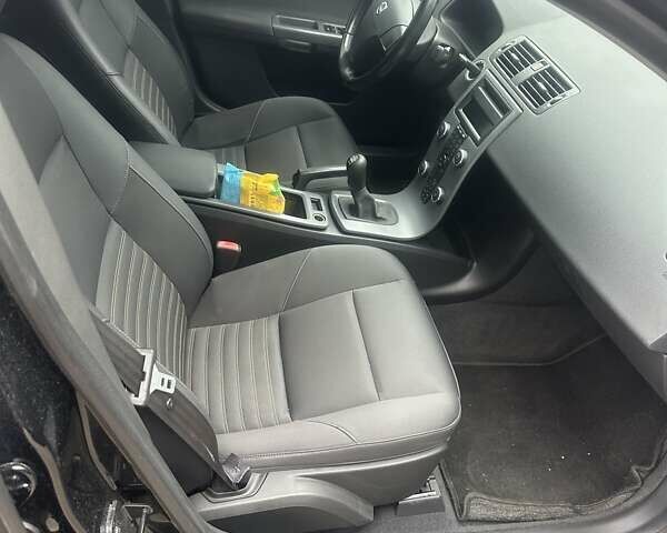 Чорний Вольво S40, об'ємом двигуна 1.6 л та пробігом 190 тис. км за 8800 $, фото 3 на Automoto.ua