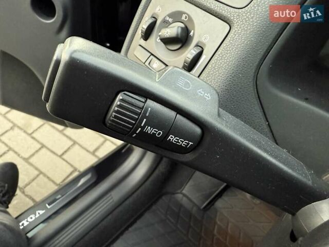 Черный Вольво С40, объемом двигателя 1.6 л и пробегом 236 тыс. км за 8750 $, фото 44 на Automoto.ua