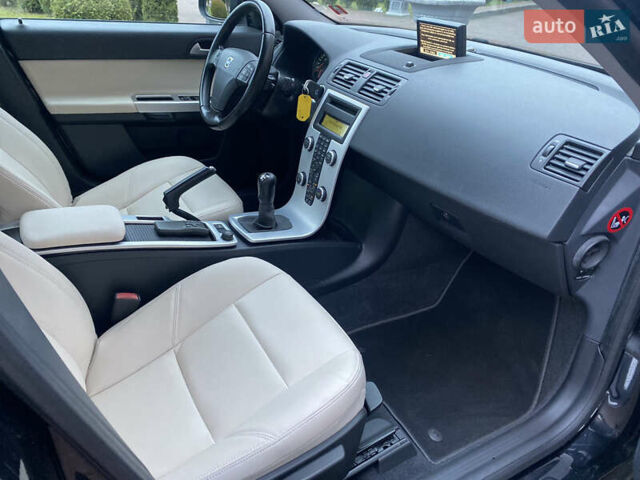 Черный Вольво С40, объемом двигателя 0 л и пробегом 231 тыс. км за 9700 $, фото 68 на Automoto.ua