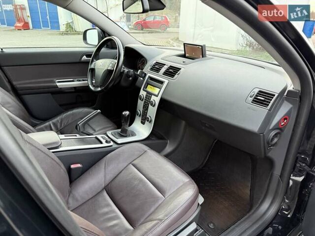 Черный Вольво С40, объемом двигателя 1.6 л и пробегом 236 тыс. км за 8750 $, фото 25 на Automoto.ua