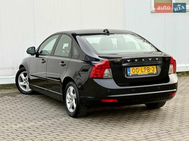 Черный Вольво С40, объемом двигателя 1.6 л и пробегом 236 тыс. км за 8750 $, фото 4 на Automoto.ua