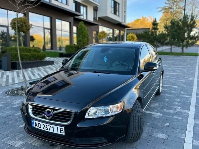Чорний Вольво S40, об'ємом двигуна 1.6 л та пробігом 208 тис. км за 8800 $, фото 1 на Automoto.ua
