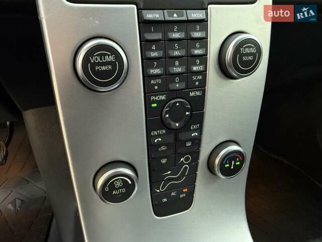 Черный Вольво С40, объемом двигателя 1.6 л и пробегом 236 тыс. км за 8750 $, фото 40 на Automoto.ua