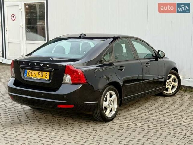 Черный Вольво С40, объемом двигателя 1.6 л и пробегом 236 тыс. км за 8750 $, фото 6 на Automoto.ua