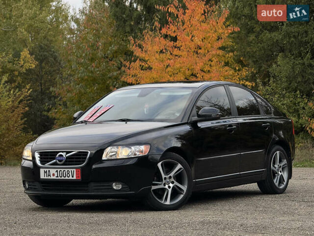 Черный Вольво С40, объемом двигателя 1.6 л и пробегом 210 тыс. км за 8800 $, фото 2 на Automoto.ua