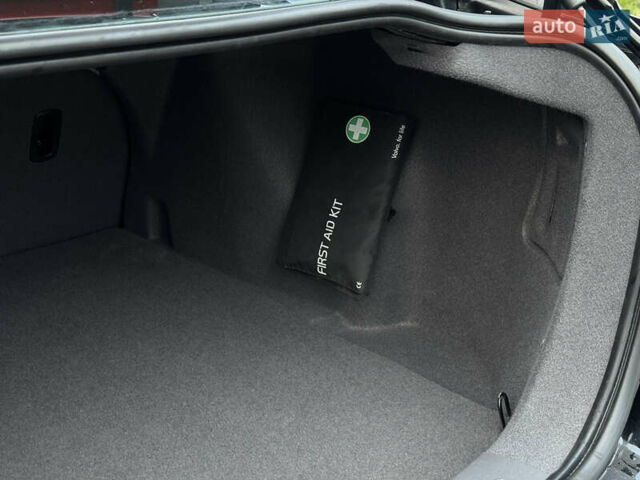 Черный Вольво С40, объемом двигателя 1.6 л и пробегом 210 тыс. км за 8800 $, фото 100 на Automoto.ua