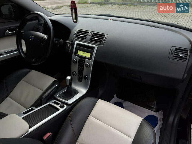Черный Вольво С40, объемом двигателя 1.6 л и пробегом 210 тыс. км за 8800 $, фото 90 на Automoto.ua