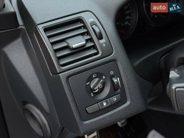 Черный Вольво С40, объемом двигателя 1.6 л и пробегом 210 тыс. км за 8800 $, фото 59 на Automoto.ua