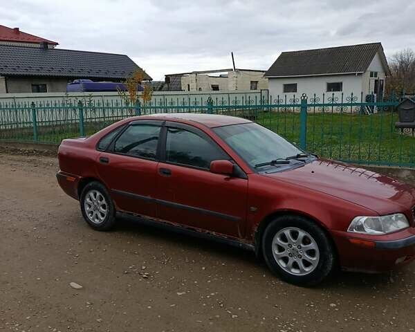 Красный Вольво С40, объемом двигателя 1.87 л и пробегом 359 тыс. км за 1850 $, фото 1 на Automoto.ua