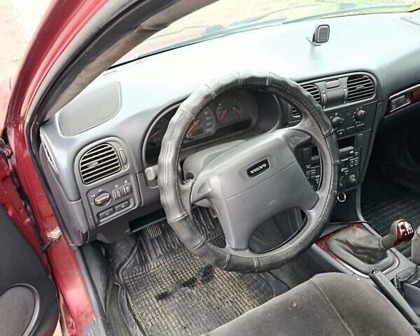 Красный Вольво С40, объемом двигателя 1.87 л и пробегом 359 тыс. км за 1850 $, фото 3 на Automoto.ua