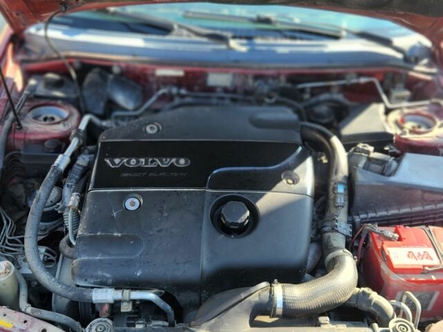 Вольво С40 2000 в Черновцах на Automoto.ua Красный Вольво С40, объемом двигателя 1.9 л и пробегом 220 тыс. км за 1450 $, фото 4 на Automoto.ua