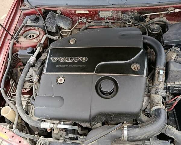 Красный Вольво С40, объемом двигателя 1.87 л и пробегом 359 тыс. км за 1850 $, фото 5 на Automoto.ua