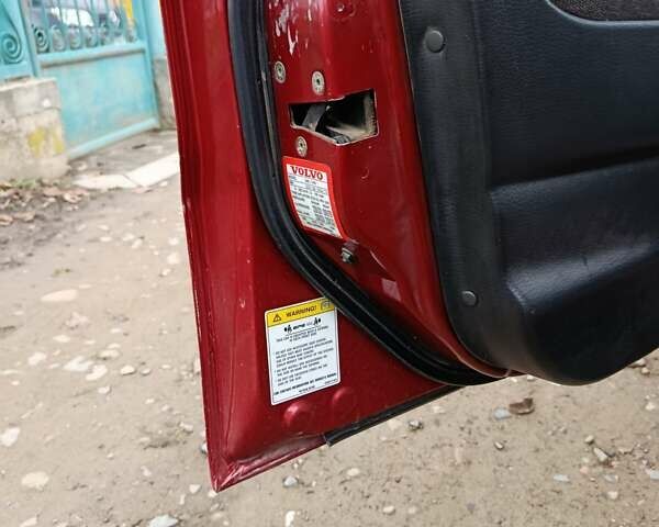 Красный Вольво С40, объемом двигателя 1.87 л и пробегом 359 тыс. км за 1850 $, фото 7 на Automoto.ua