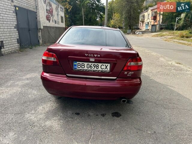 Красный Вольво С40, объемом двигателя 1.95 л и пробегом 230 тыс. км за 4000 $, фото 4 на Automoto.ua