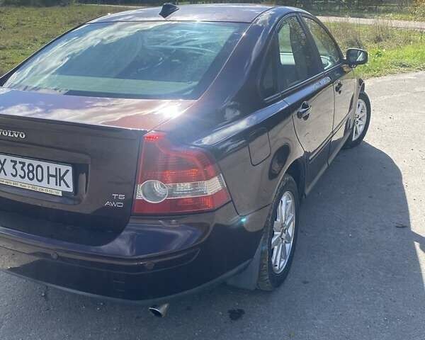 Вольво С40 2006 в Староконстантинов на Automoto.ua Красный Вольво С40, объемом двигателя 2.5 л и пробегом 266 тыс. км за 5000 $, фото 2 на Automoto.ua