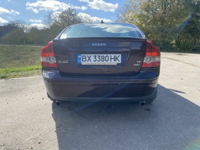 Вольво С40 2006 в Староконстантинов на Automoto.ua Красный Вольво С40, объемом двигателя 2.5 л и пробегом 266 тыс. км за 5000 $, фото 2 на Automoto.ua