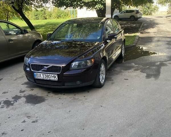 Вольво С40 2006 в Староконстантинов на Automoto.ua Красный Вольво С40, объемом двигателя 2.5 л и пробегом 266 тыс. км за 5000 $, фото 4 на Automoto.ua