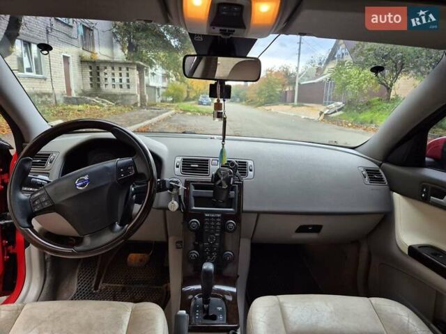 Вольво S40 2008 у Черкасах на Automoto.ua Червоний Вольво S40, об'ємом двигуна 2.4 л та пробігом 291 тис. км за 7550 $, фото 1 на Automoto.ua