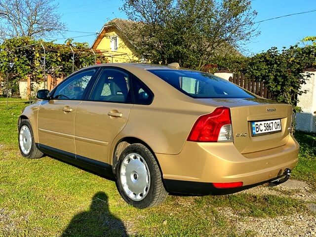 Жовтий Вольво S40, об'ємом двигуна 1.6 л та пробігом 260 тис. км за 5800 $, фото 3 на Automoto.ua