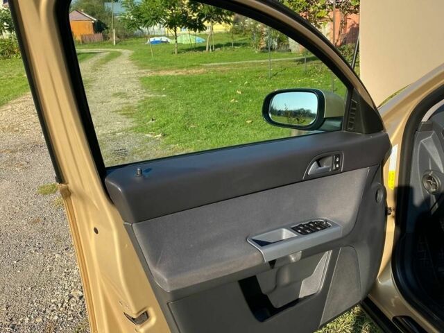 Жовтий Вольво S40, об'ємом двигуна 1.6 л та пробігом 260 тис. км за 6200 $, фото 14 на Automoto.ua