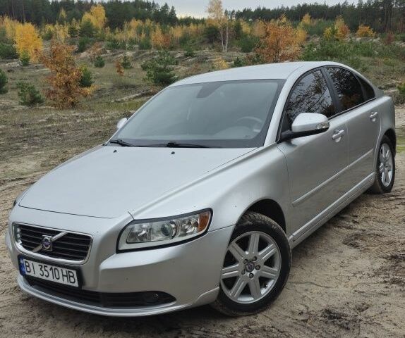 Вольво С40 2009 в Полтаве на Automoto.ua Серый Вольво С40, объемом двигателя 2 л и пробегом 240 тыс. км за 7000 $, фото 5 на Automoto.ua