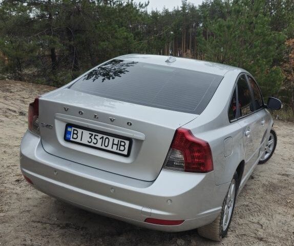 Вольво С40 2009 в Полтаве на Automoto.ua Серый Вольво С40, объемом двигателя 2 л и пробегом 240 тыс. км за 7000 $, фото 2 на Automoto.ua